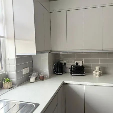 In * Leeds (West Yorkshire)